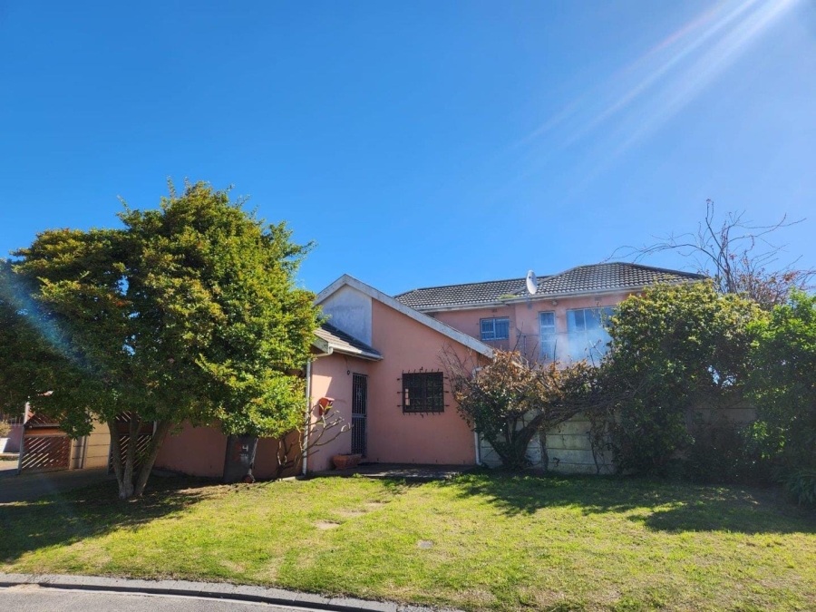 4 Bedroom Property for Sale in London Village Western Cape
